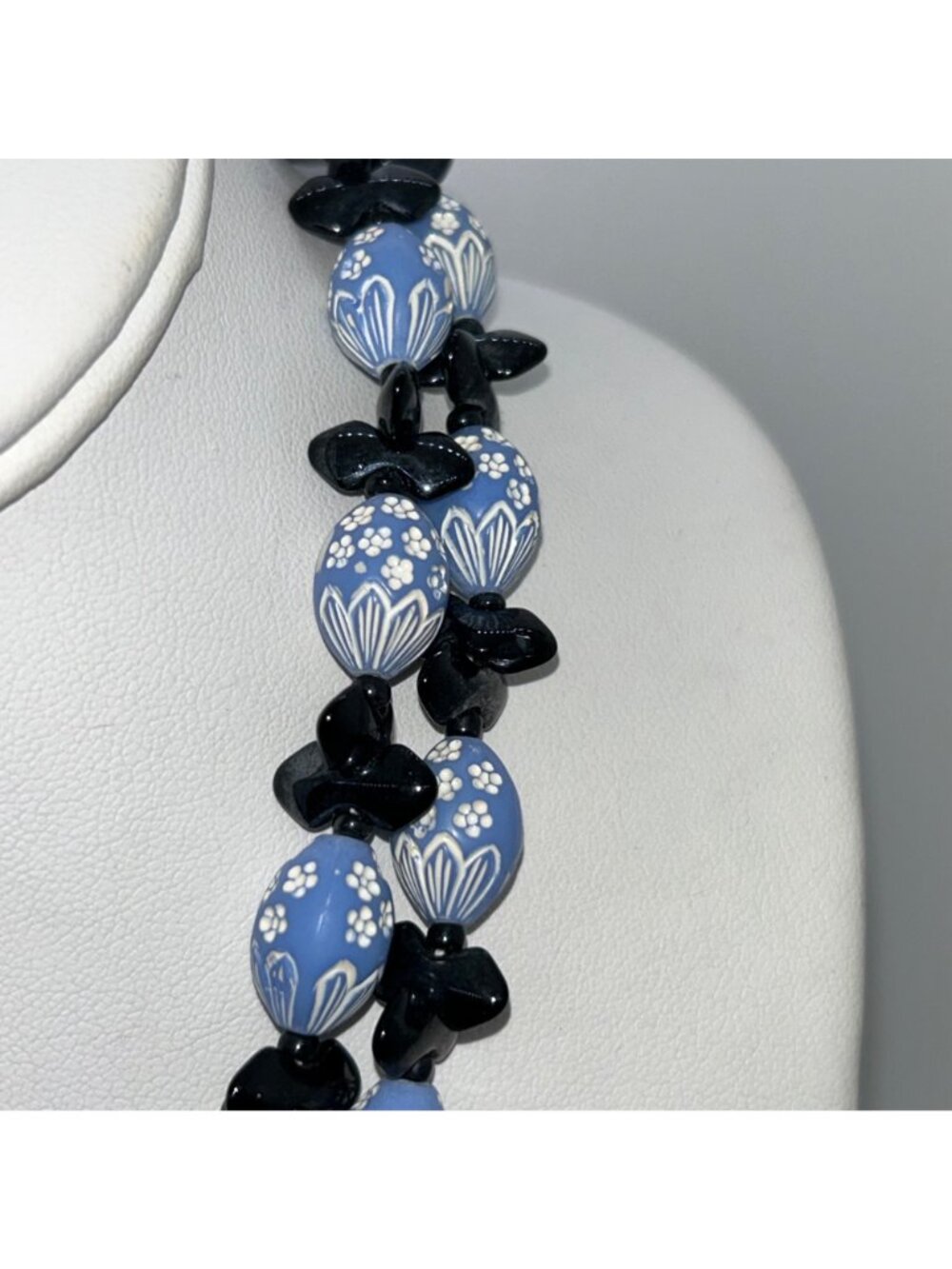 Vintage West Germany Blue & Black Easter Egg Bead Necklace Box Clasp Clip-On - Picture 10 of 16